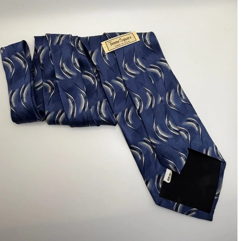 Towne Square Necktie OS Blue Silk Geometric Wave Retro Vintage Professional Tie